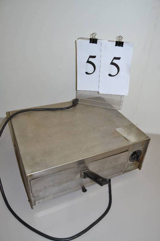 lot 55 image: Commercial Pizza oven