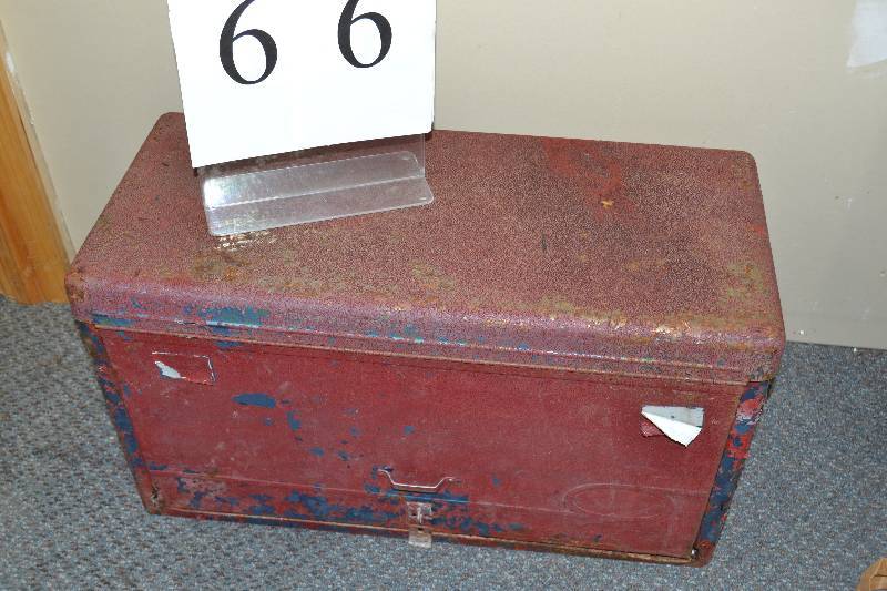 lot 66 image: Tool box