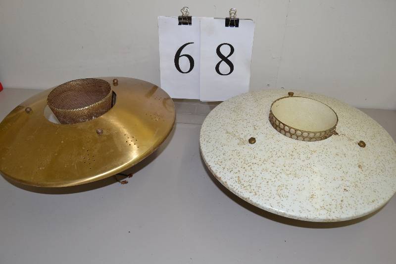 lot 68 image: Ceiling lights