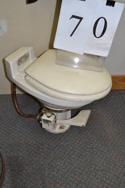 lot 70 image: Toilet