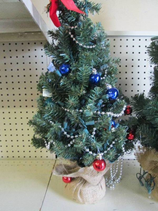 Qty 3 small Christmas trees...