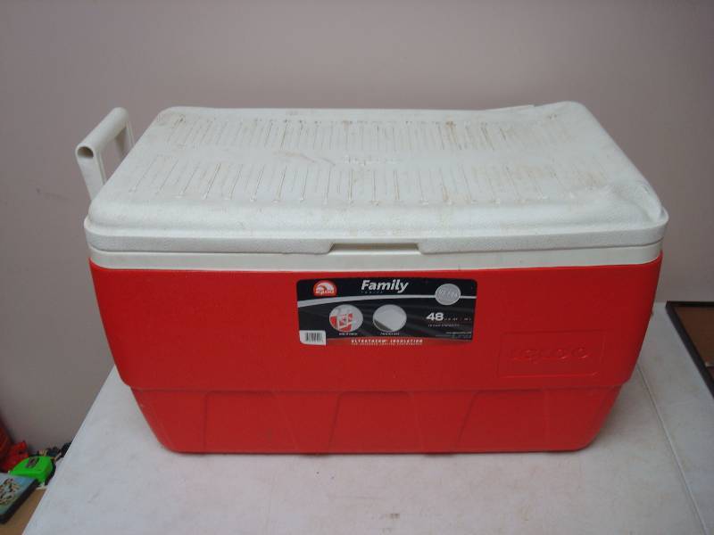 lot 8 image: Red Cooler, Has Wear To Top