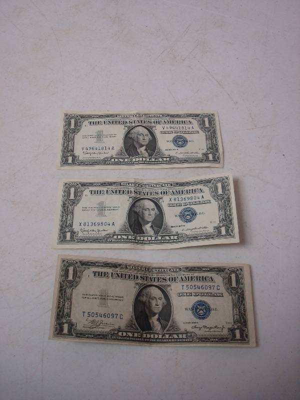 lot 37 image: Lot Of US Silver Certificate Dollar Bills
