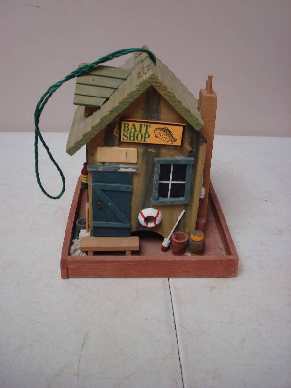 lot 44 image: Little Shack Bird Feeder