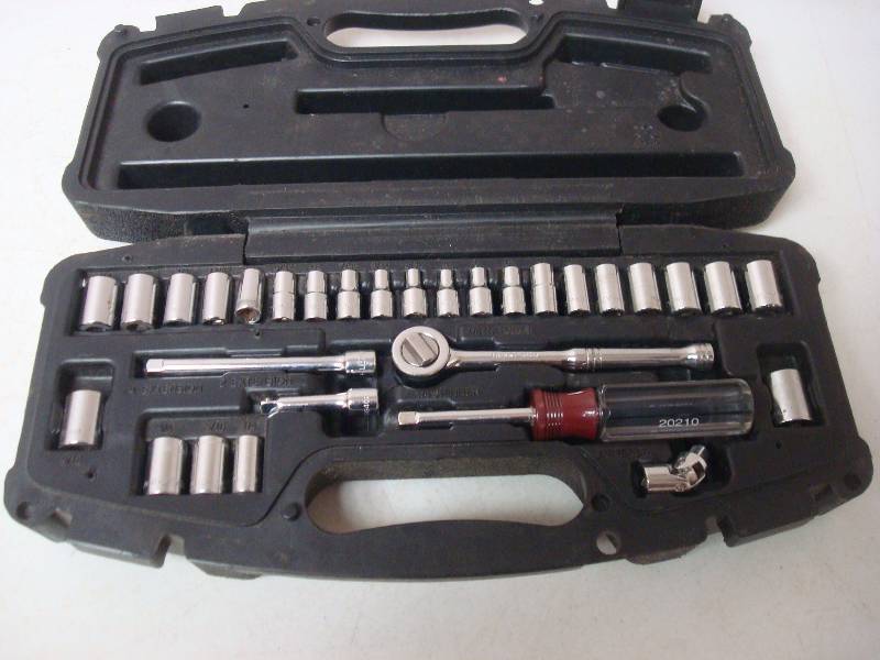 lot 56 image: Lot Of Sockets, Wear To Case