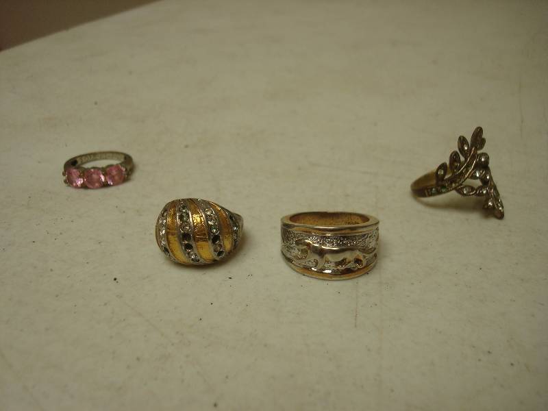 lot 80 image: Lot Of Costume Rings, Show Wear