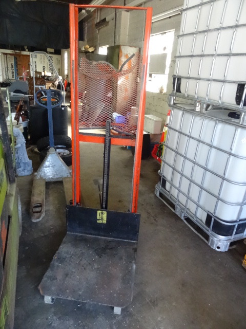 Wesco Hydraulic Lift.