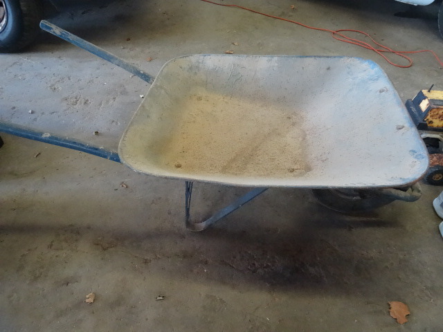 Metal Wheel Barrow with Air Tire
