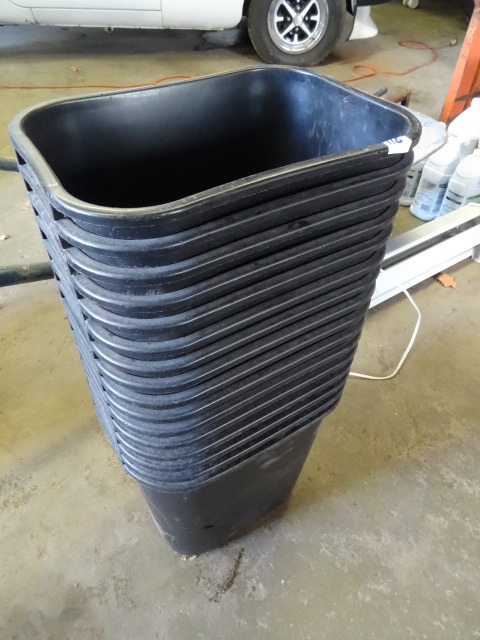 16 Plastic Office Garbage Cans