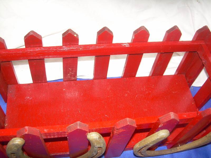 lot 7 image: vintage wooden horse shoe box