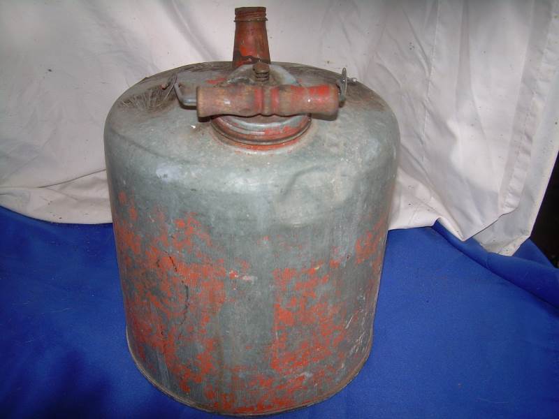 lot 17 image: vintage metal gas can