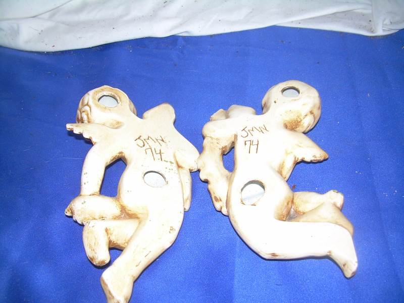 lot 19 image: 2 vintage wall cherubs