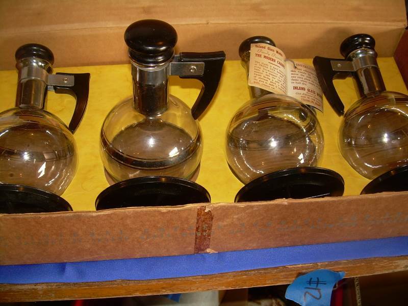 lot 22 image: set of  4 vintage crafes