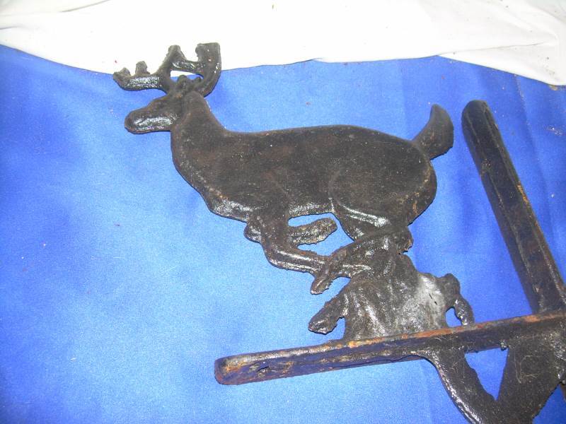 lot 27 image: vintage cast iron wall mount