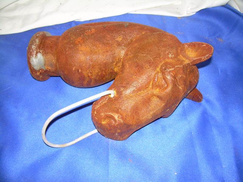 lot 29 image: vintage iron horse head