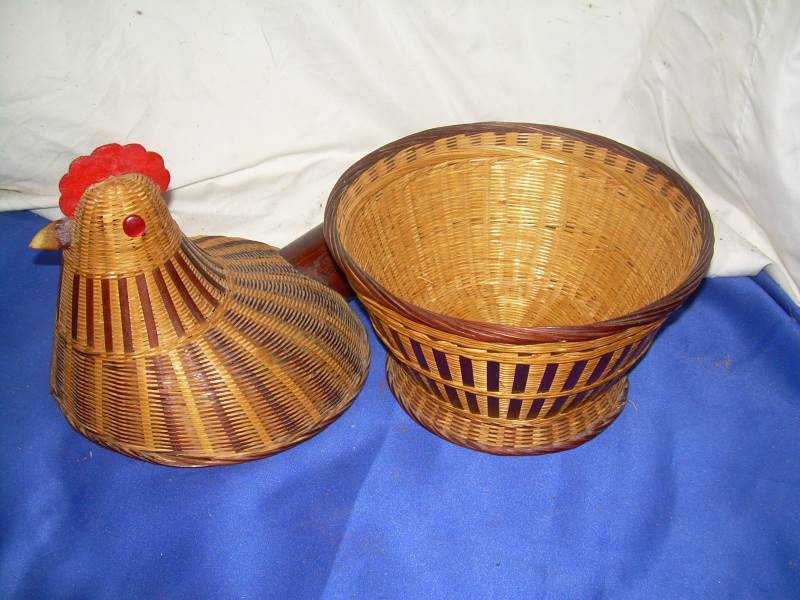 lot 37 image: vintage woven basket