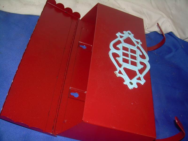 lot 73 image: vintage metal mail box