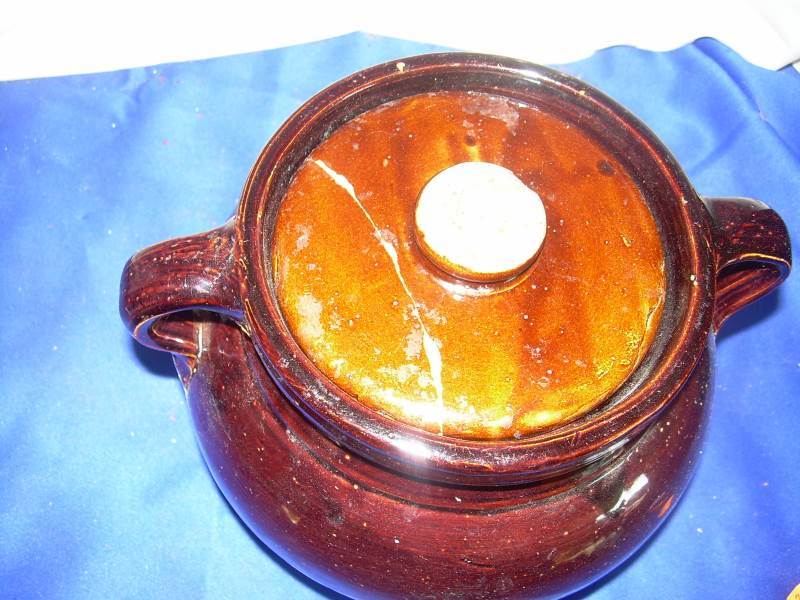 lot 74 image: vintage crock bean pot