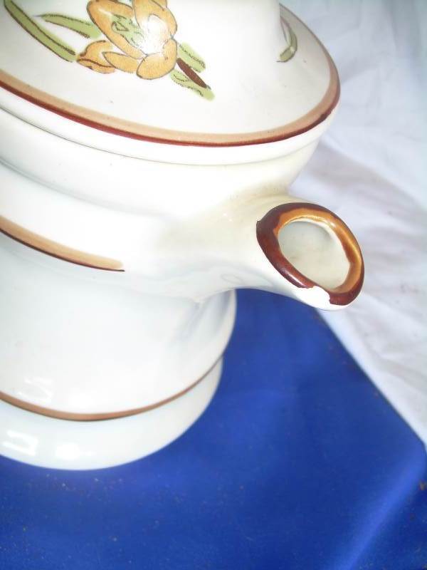 lot 88 image: Vintage glass teapot