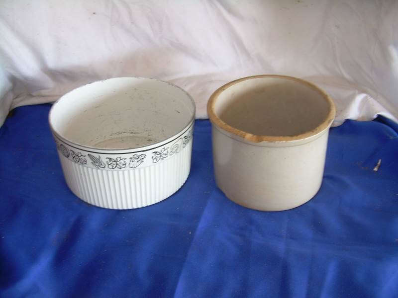 lot 91 image: 1 nordic ware bowl and 1 crock