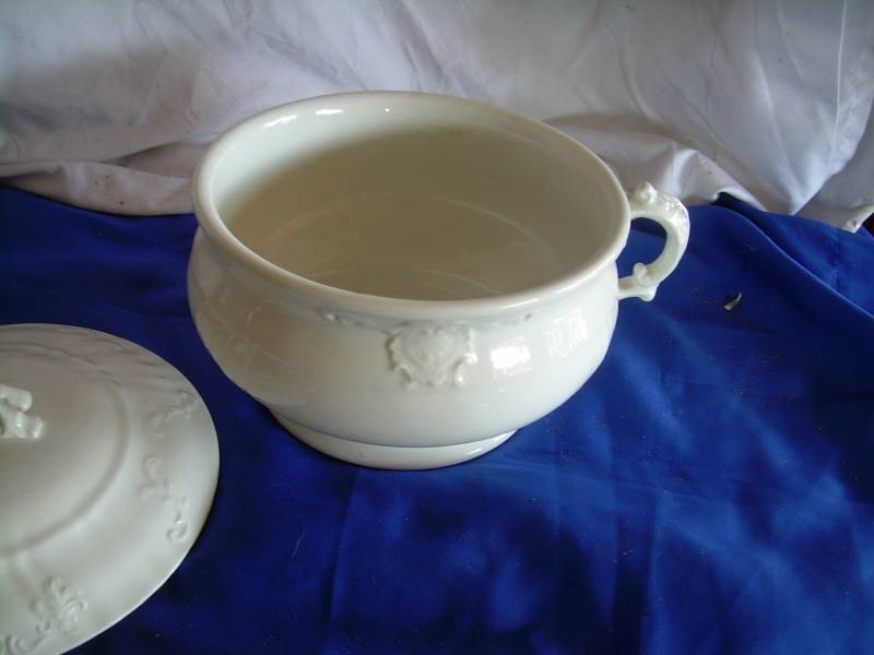 lot 98 image: Vintage glass bowl