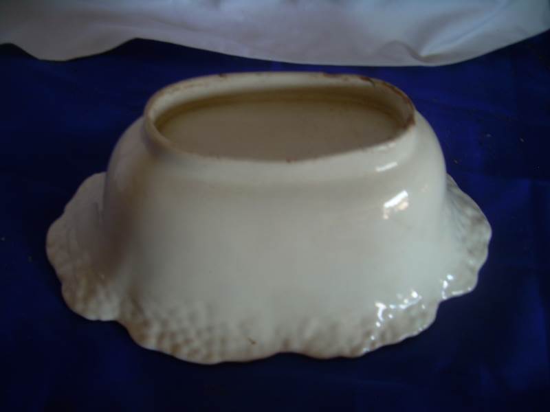 lot 121 image: antique cream serving dish