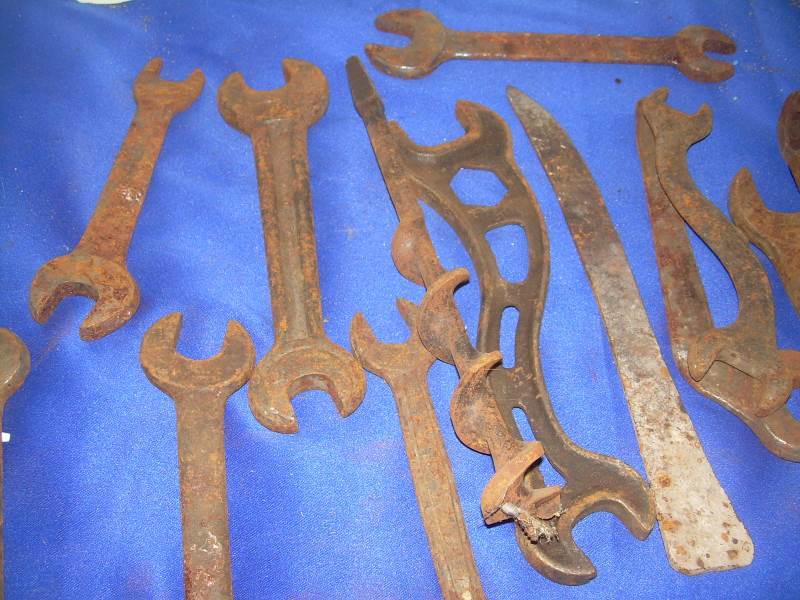 lot 129 image: Vintage tools