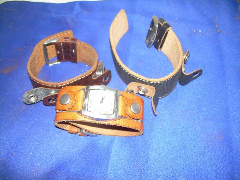 lot 134 image: Fossil watch with 3 bands