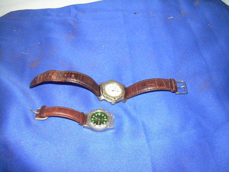 lot 138 image: Vintage quarts water proof victorian