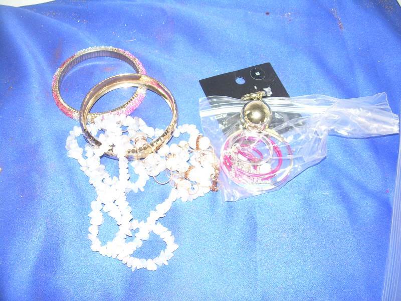 lot 145 image: good quality costum jewlery