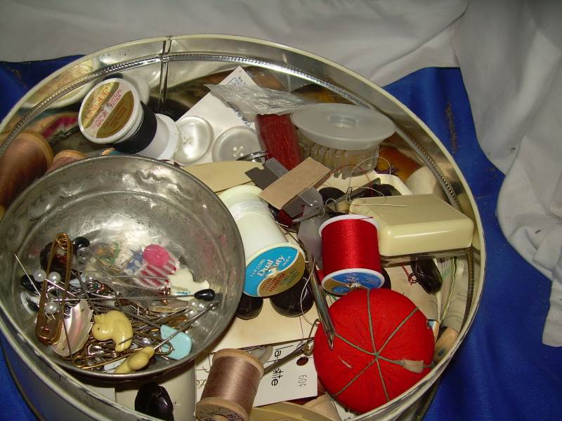 lot 154 image: tin of sewing supplys