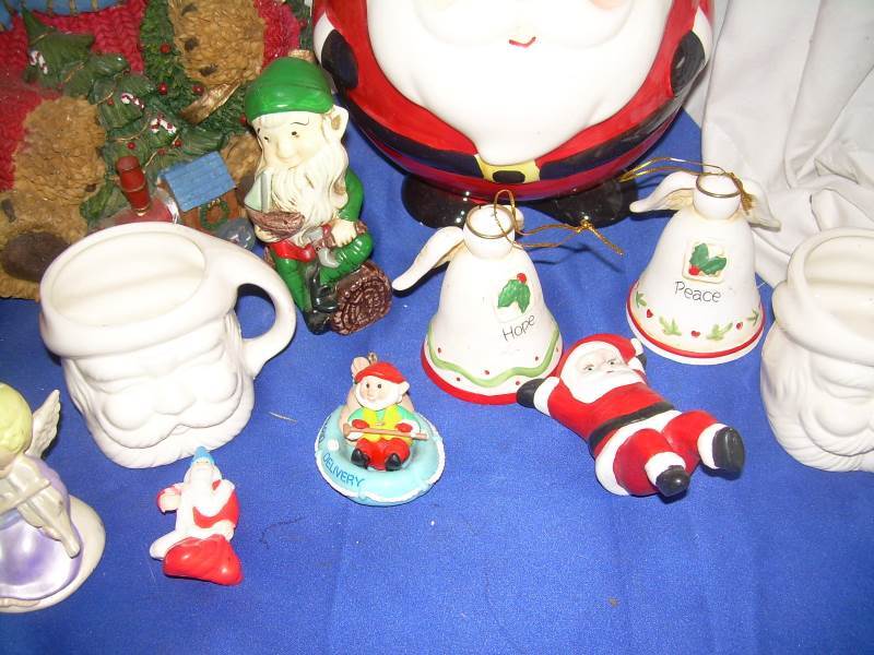 lot 185 image: santa cookie jar and nut cracker