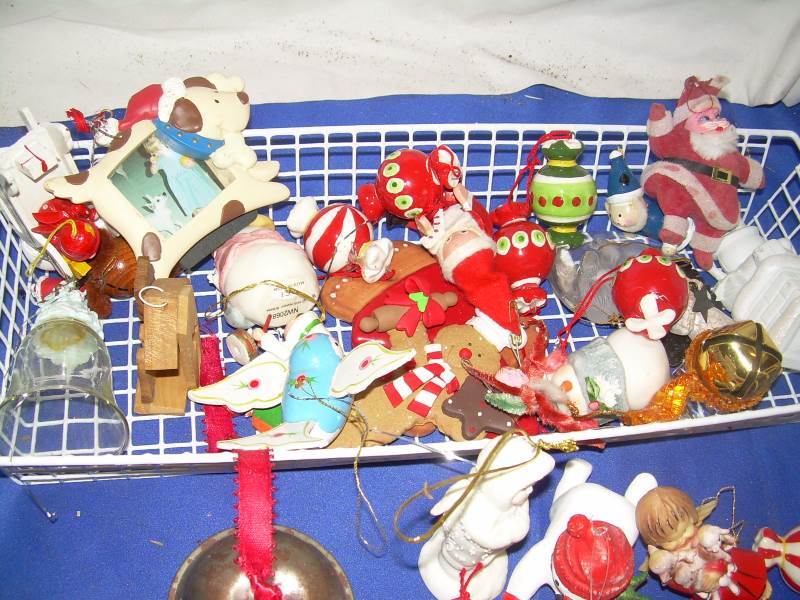 lot 196 image: xmas ornaments