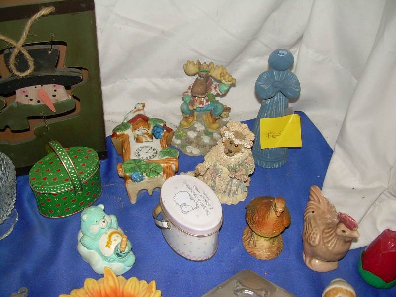 lot 216 image: knick knacks