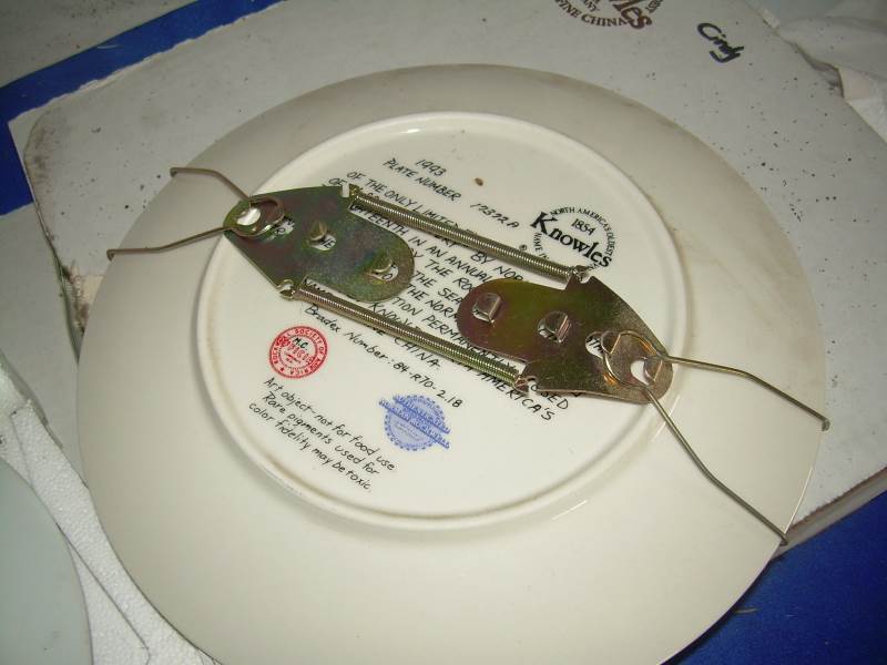 lot 223 image: 2 knowls collector plates