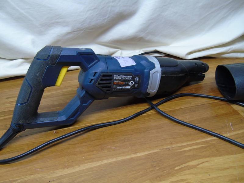 lot 10 image: 9 Amp Professional Variable Speed Reciprocating Saw