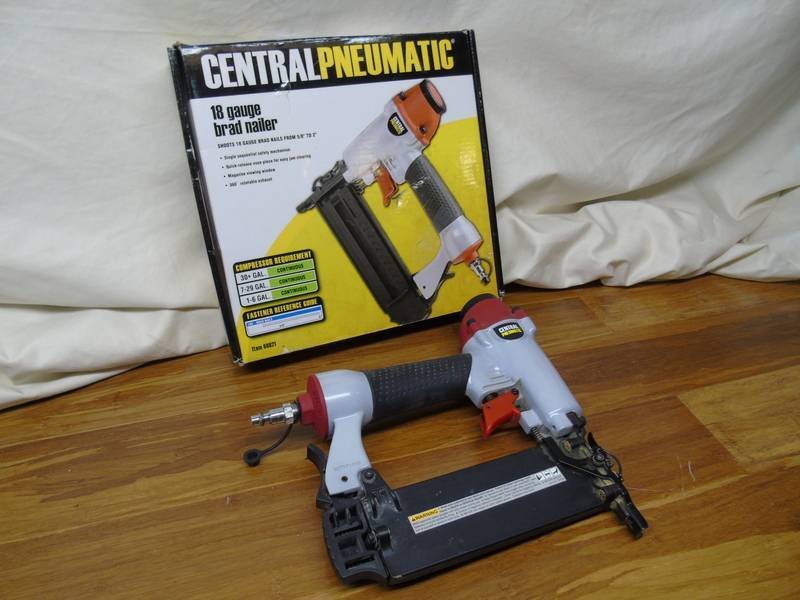 lot 12 image: General Pneumantic 18 Gauge Brad Air Nailer