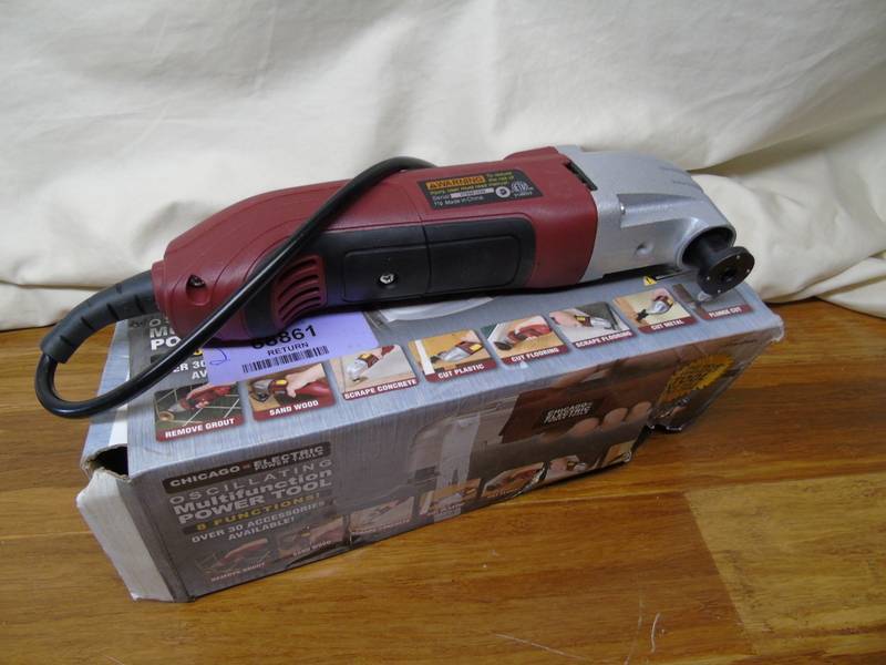 lot 13 image: Chicago Electric Oscillating Multifunction Power Tool