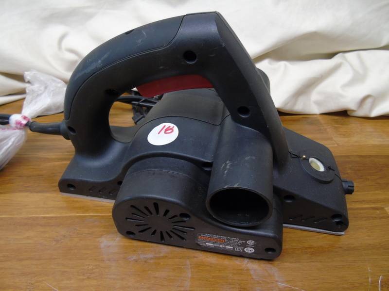 lot 18 image: Drill Master 3-14 in. 5.5 Amp Electric Planer