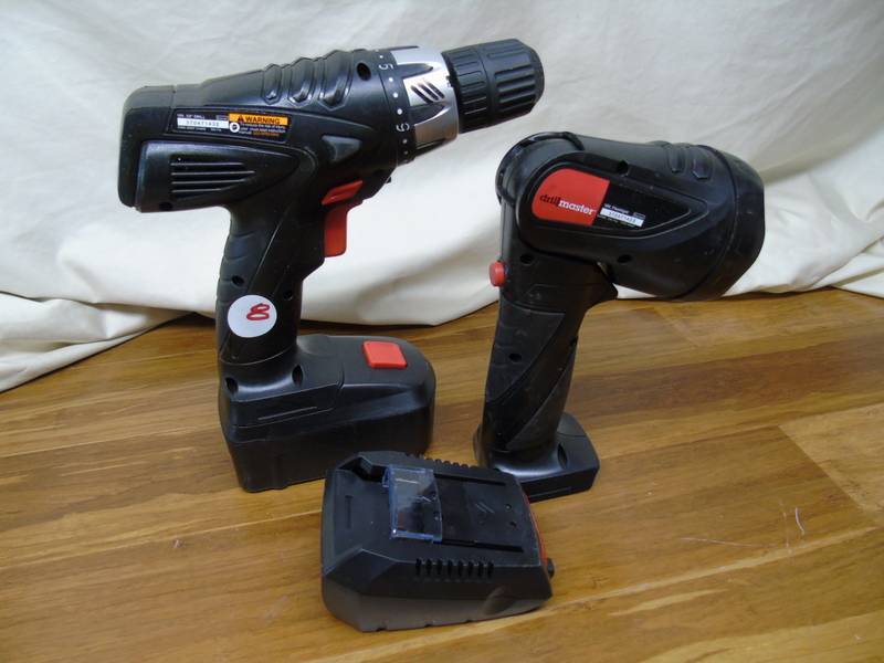 Drill master 18v cordless drill and flashlight kit sale