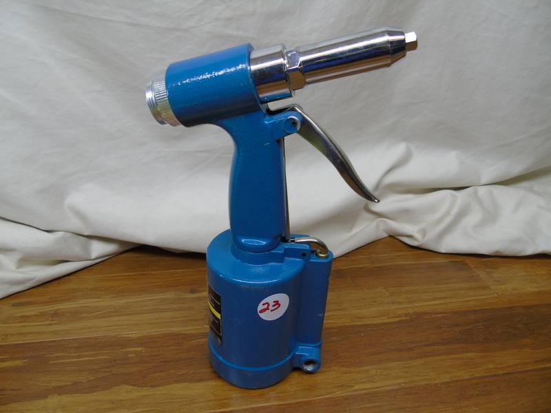 lot 23 image: Central Pheunamic 316 in. Air Hydraulic Riveter