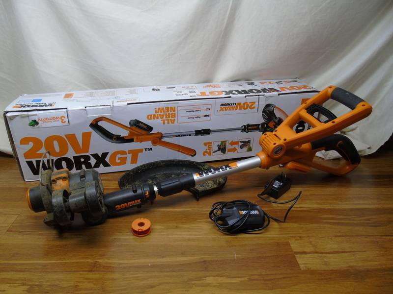 lot 34 image: Worx GT 20V Trimmer