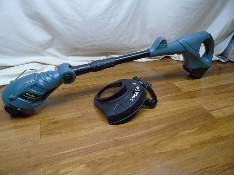 lot 47 image: Master Craft 9 18V Cordless Grass Trimmer