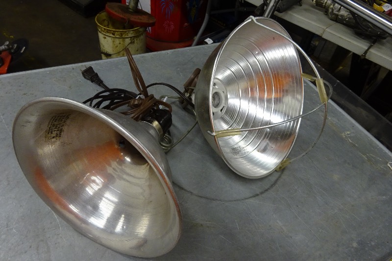 2 lights, 4 enco 10x18x1 sanding disc