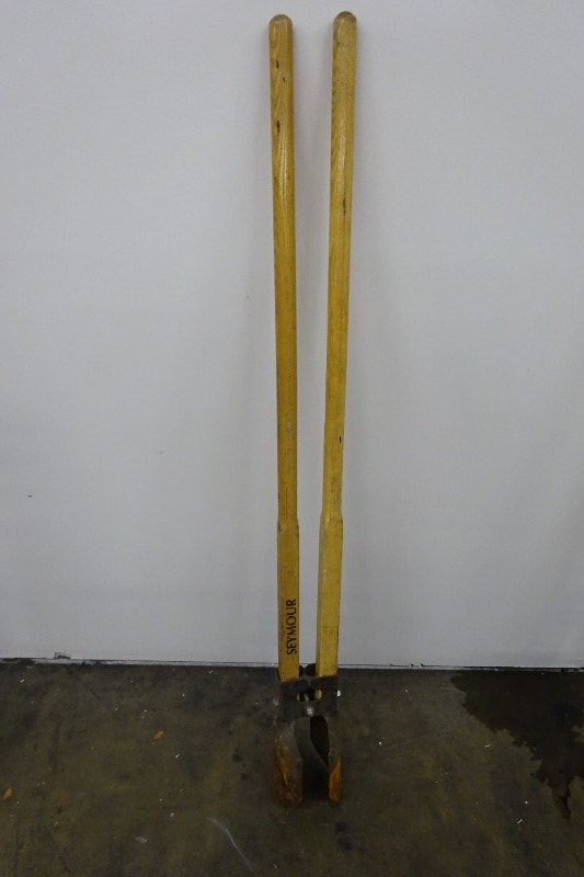 Post hole digger
