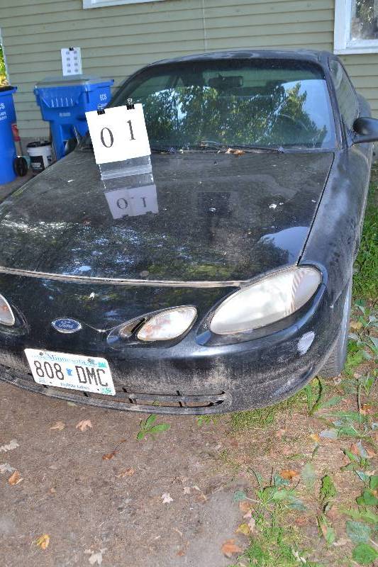 lot 1 image: 2000 Escort zx2