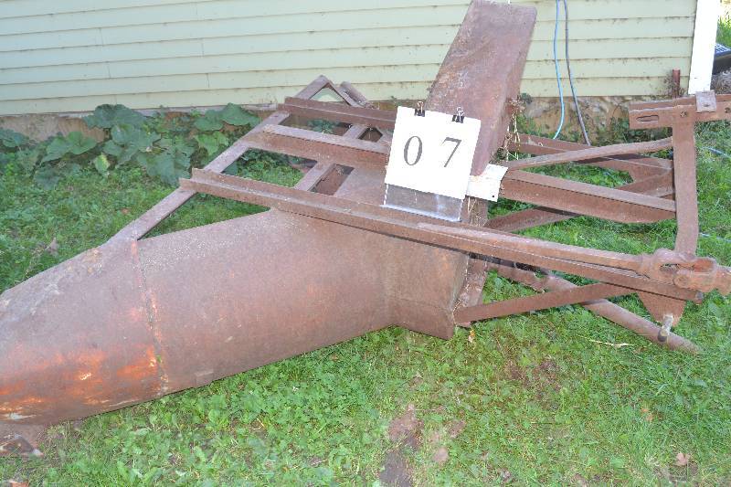 lot 7 image: Snowblower