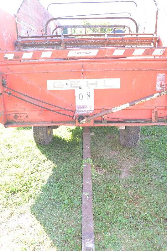 lot 8 image: Gehl Chopper Box