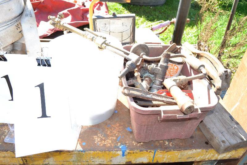 lot 11 image: Garage Misc