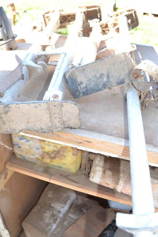 lot 19 image: cabinet with contents